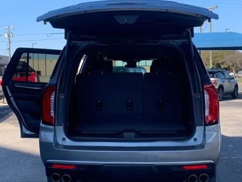 Used 2024 GMC Yukon Denali w/ Advanced Technology Package image 8