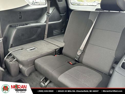 Used 2021 Chevrolet Traverse LT FWD image 12