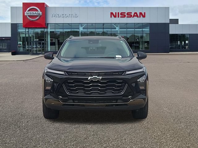 Used 2025 Chevrolet Trax ACTIV w/ Sunroof Package FWD image 2