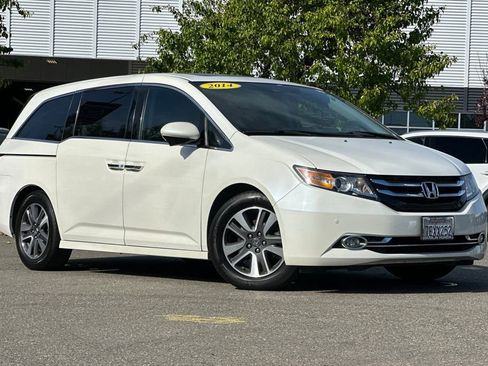 Used 2014 Honda Odyssey Touring image 2