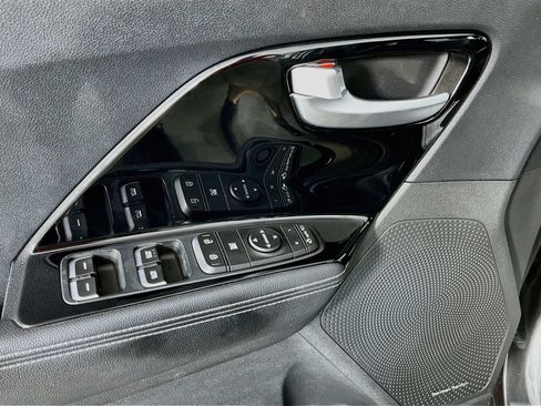 Used 2022 Kia Niro EX w/ Cold Weather Package FWD image 23