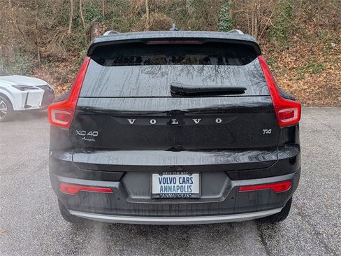 Used 2020 Volvo XC40 T4 Momentum image 6