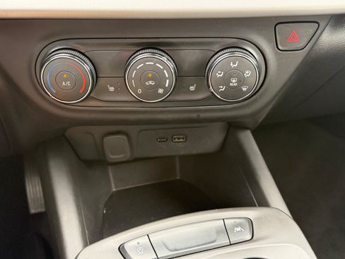 Used 2024 Chevrolet Trax LS w/ LS Convenience Package FWD image 15