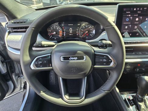 Used 2024 Jeep Compass Latitude image 31