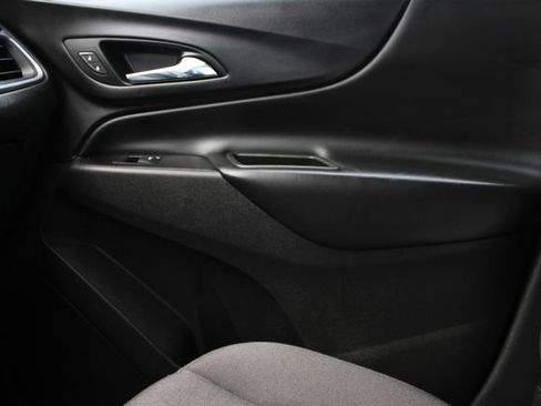 Used 2018 Chevrolet Equinox LT FWD image 16