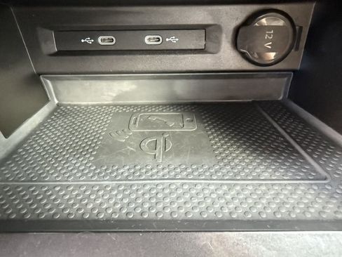 Used 2021 Volkswagen Tiguan SE w/ Panoramic Sunroof Package image 25