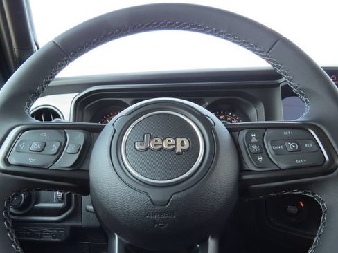 Used 2025 Jeep Wrangler Unlimited Sport AWD/4WD image 20