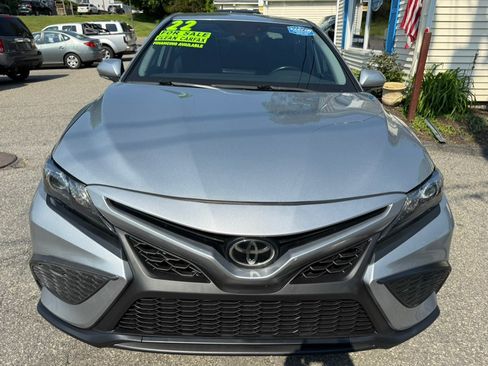 Used 2022 Toyota Camry SE w/ Carpet Mat Package (TMS) AWD/4WD image 4