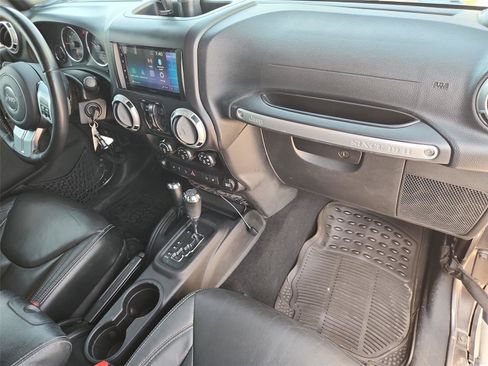 Used 2016 Jeep Wrangler Unlimited Rubicon AWD/4WD image 25