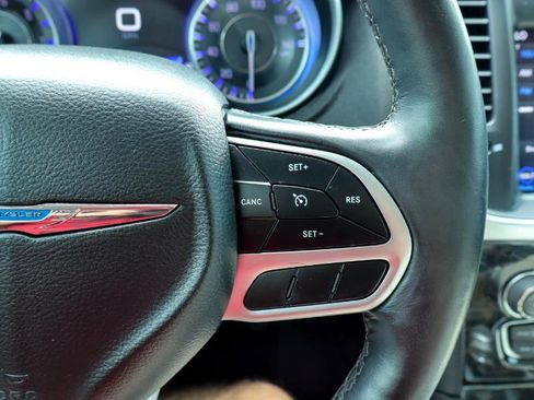 Used 2019 Chrysler 300 Limited image 17