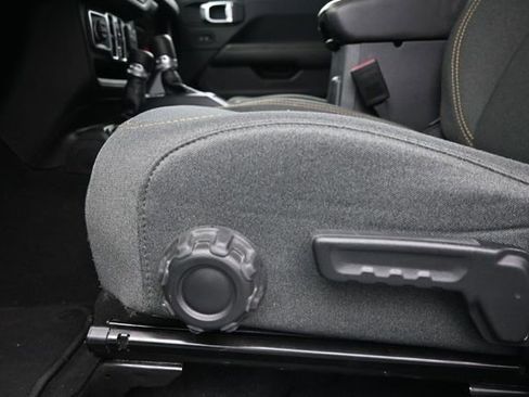 Used 2025 Jeep Wrangler Unlimited Sahara AWD/4WD image 14