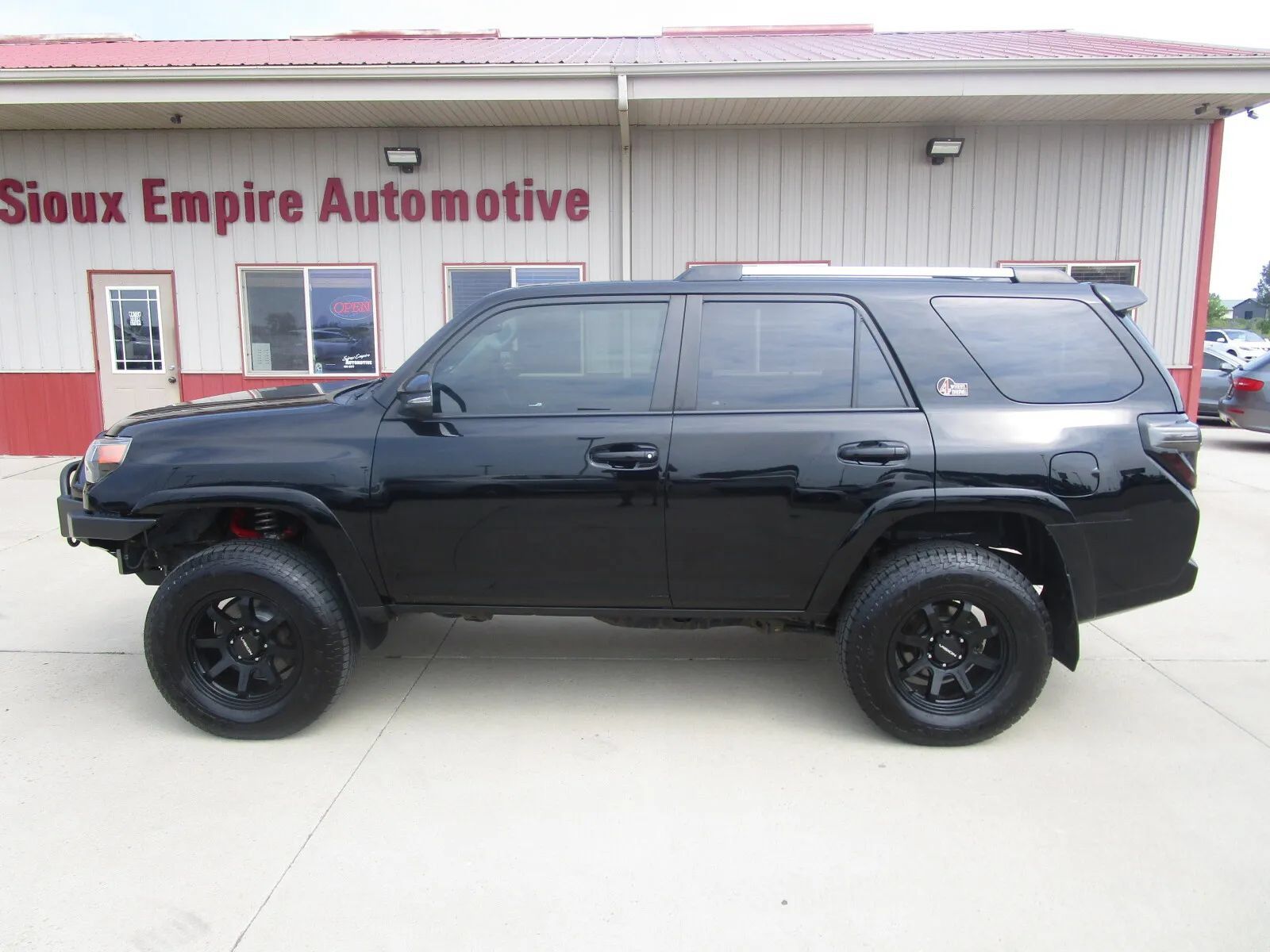 Used 2016 Toyota 4Runner Trail Premium AWD/4WD image 4
