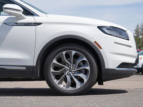 Used 2023 Lincoln Nautilus Reserve AWD/4WD image 13