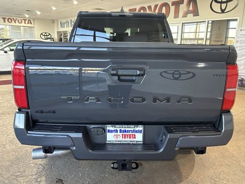 Used 2025 Toyota Tacoma TRD Sport image 9
