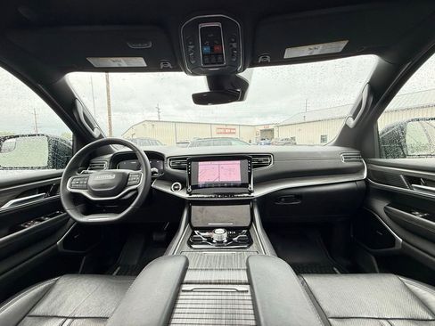 Used 2024 Jeep Wagoneer Series III w/ Premium Group I AWD/4WD image 27