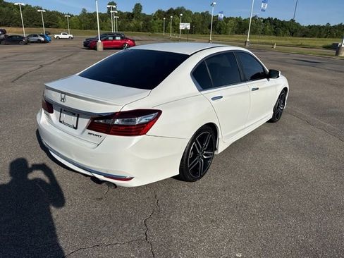 Used 2017 Honda Accord Sport image 5