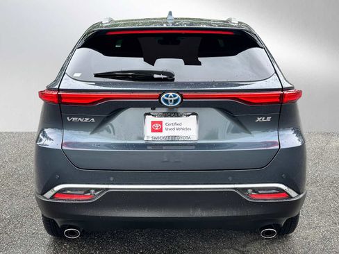 Used 2024 Toyota Venza XLE AWD/4WD image 4