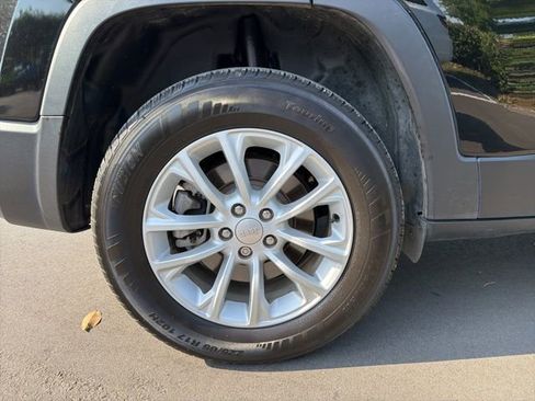 Used 2022 Jeep Cherokee Latitude Lux w/ Sun & Sound Group AWD/4WD image 9