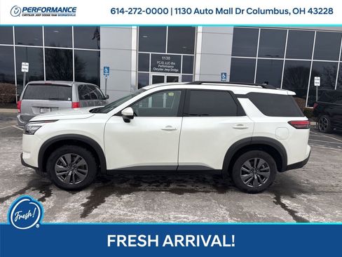 Used 2024 Nissan Pathfinder SV image 7