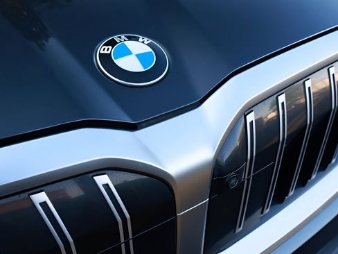 Used 2025 BMW 530i RWD image 19