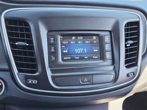 Used 2016 Chrysler 200 Limited image 21