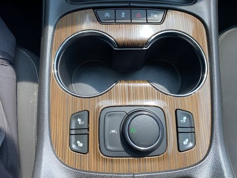 Used 2023 GMC Acadia SLE w/ Driver Convenience Package image 26