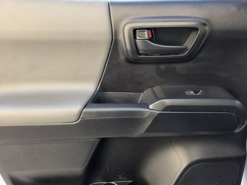 Used 2018 Toyota Tacoma SR image 11