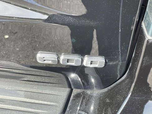 Used 2022 Cadillac Escalade Premium Luxury AWD/4WD image 10