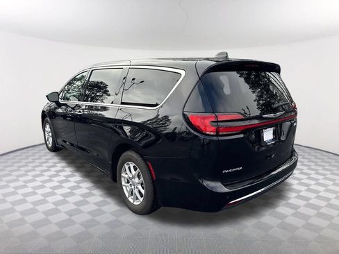 Used 2024 Chrysler Pacifica Touring-L FWD image 7