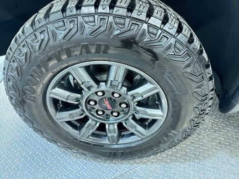 Used 2024 GMC Sierra 1500 AT4X image 10