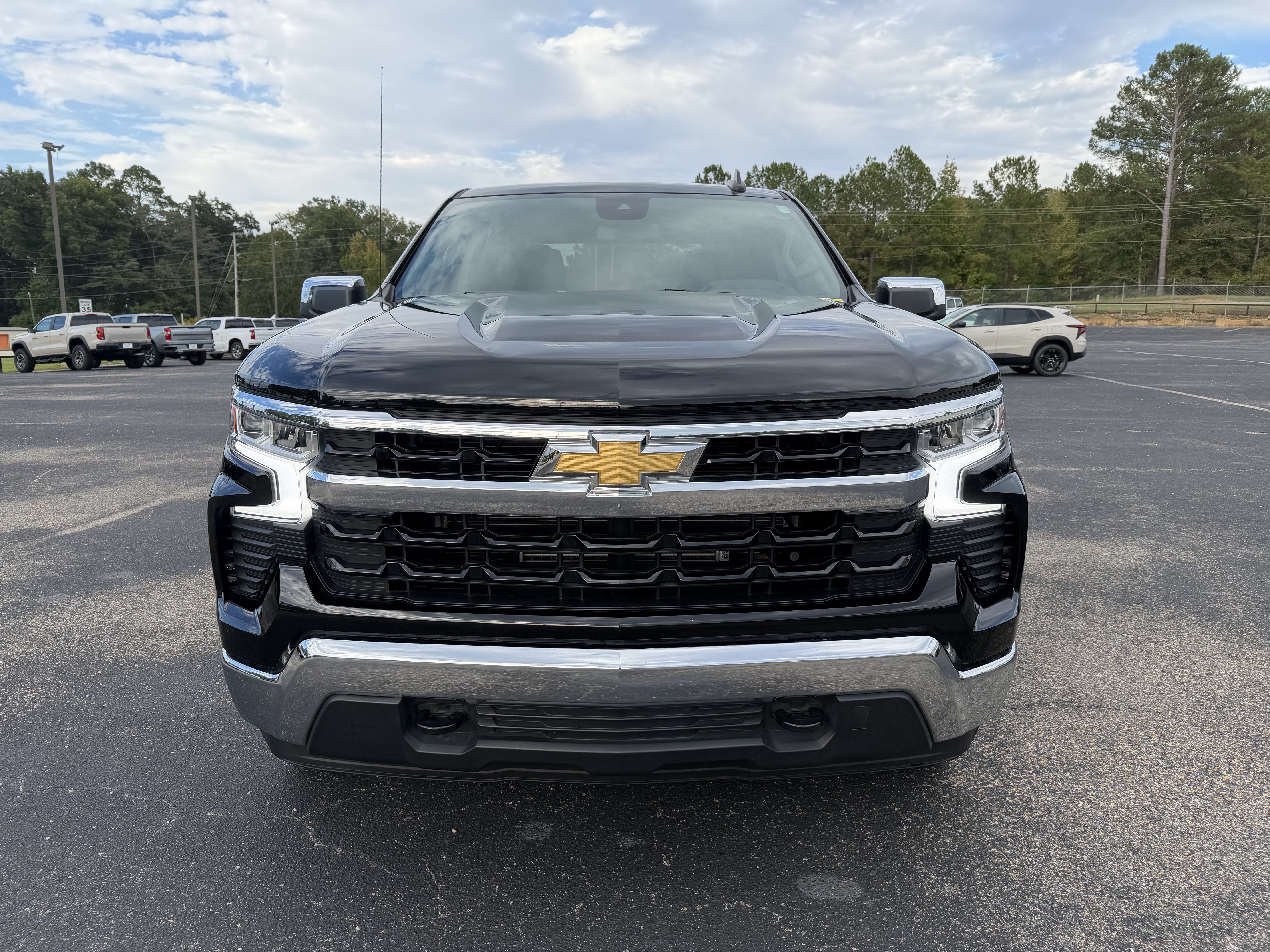 Used 2025 Chevrolet Silverado 1500 LT AWD/4WD image 7