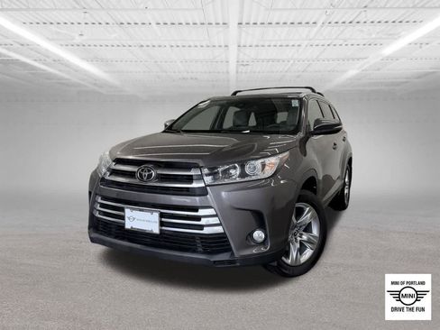 Used 2017 Toyota Highlander Limited image 1