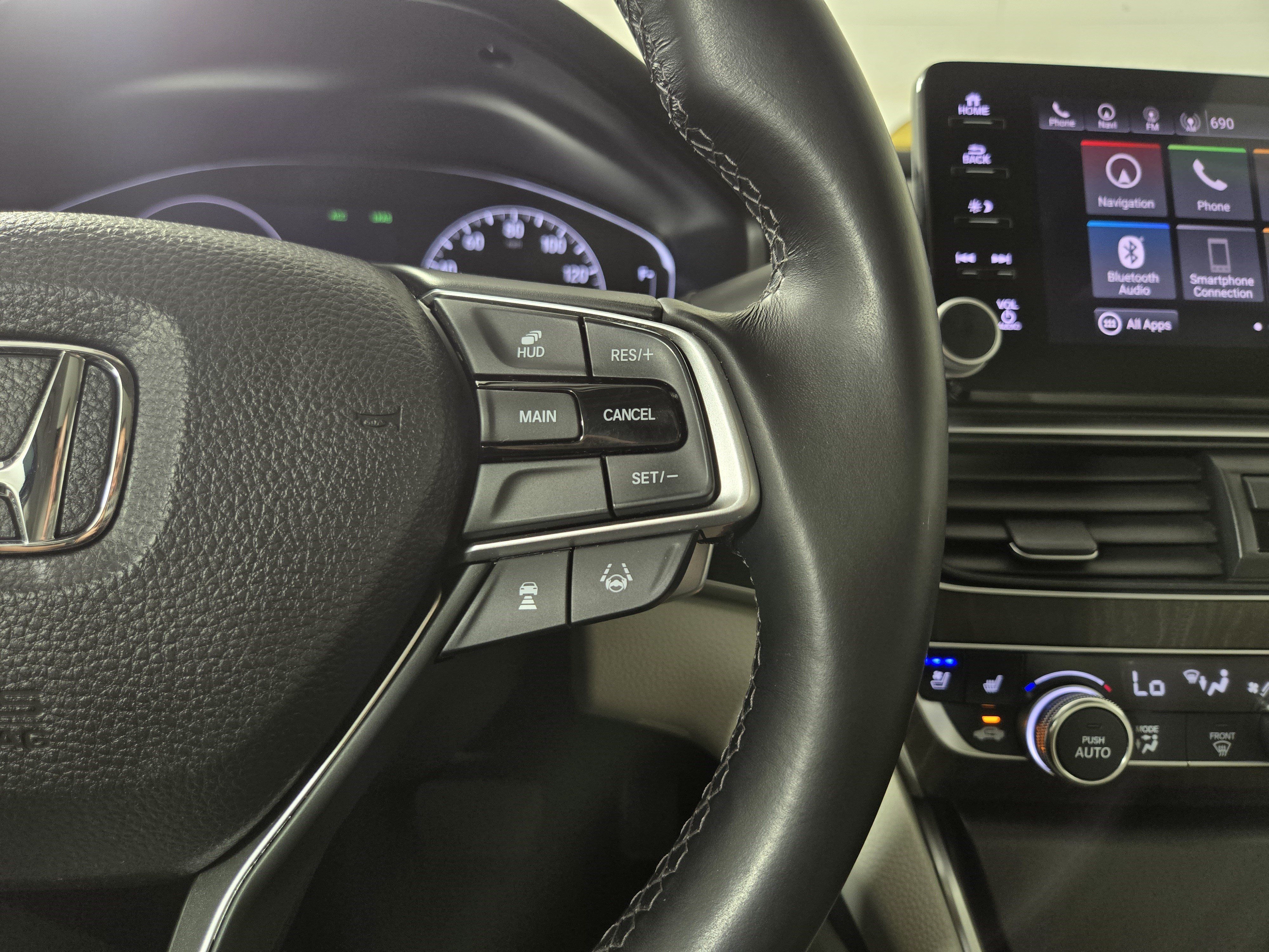 Used 2018 Honda Accord Touring image 16