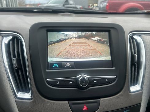 Used 2018 Chevrolet Malibu LT image 22