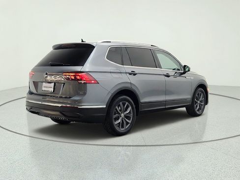 Used 2022 Volkswagen Tiguan SE FWD image 5