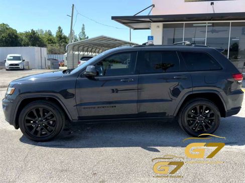 Used 2017 Jeep Grand Cherokee Altitude RWD image 5