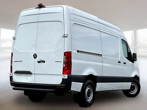 Used 2025 Mercedes-Benz Sprinter 2500 image 6