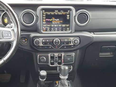 Used 2022 Jeep Wrangler Unlimited Sahara w/ Cold Weather Group AWD/4WD image 24