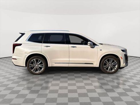 Used 2023 Cadillac XT6 Premium Luxury w/ Technology Package AWD/4WD image 2