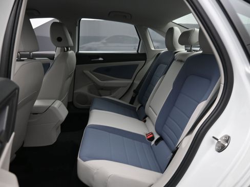 Used 2025 Volkswagen Jetta SE w/ Black Wheel Package image 14