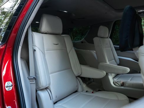 Used 2025 Cadillac Escalade Premium Luxury Platinum AWD/4WD image 20