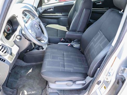 Used 2010 Suzuki SX4 LE FWD image 8