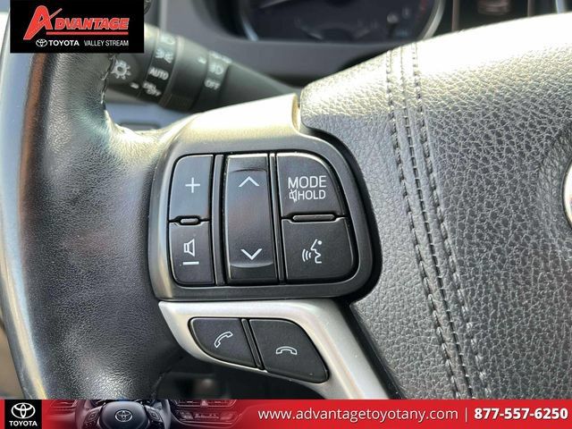 Used 2018 Toyota Highlander Plus AWD/4WD image 23
