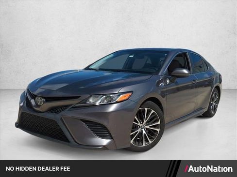Used 2020 Toyota Camry SE FWD image 1