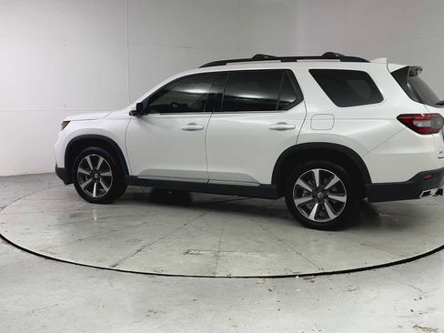 Used 2023 Honda Pilot Touring image 4