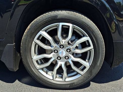 Used 2023 GMC Terrain Denali w/ Denali Premium Package AWD/4WD image 8