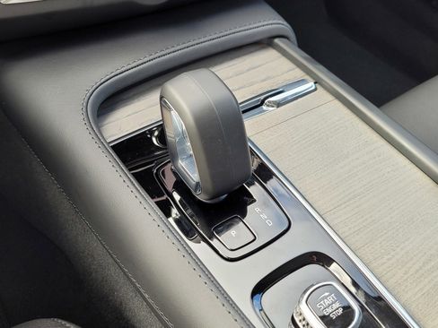 Certified 2025 Volvo V90 B6 Cross Country Plus image 25