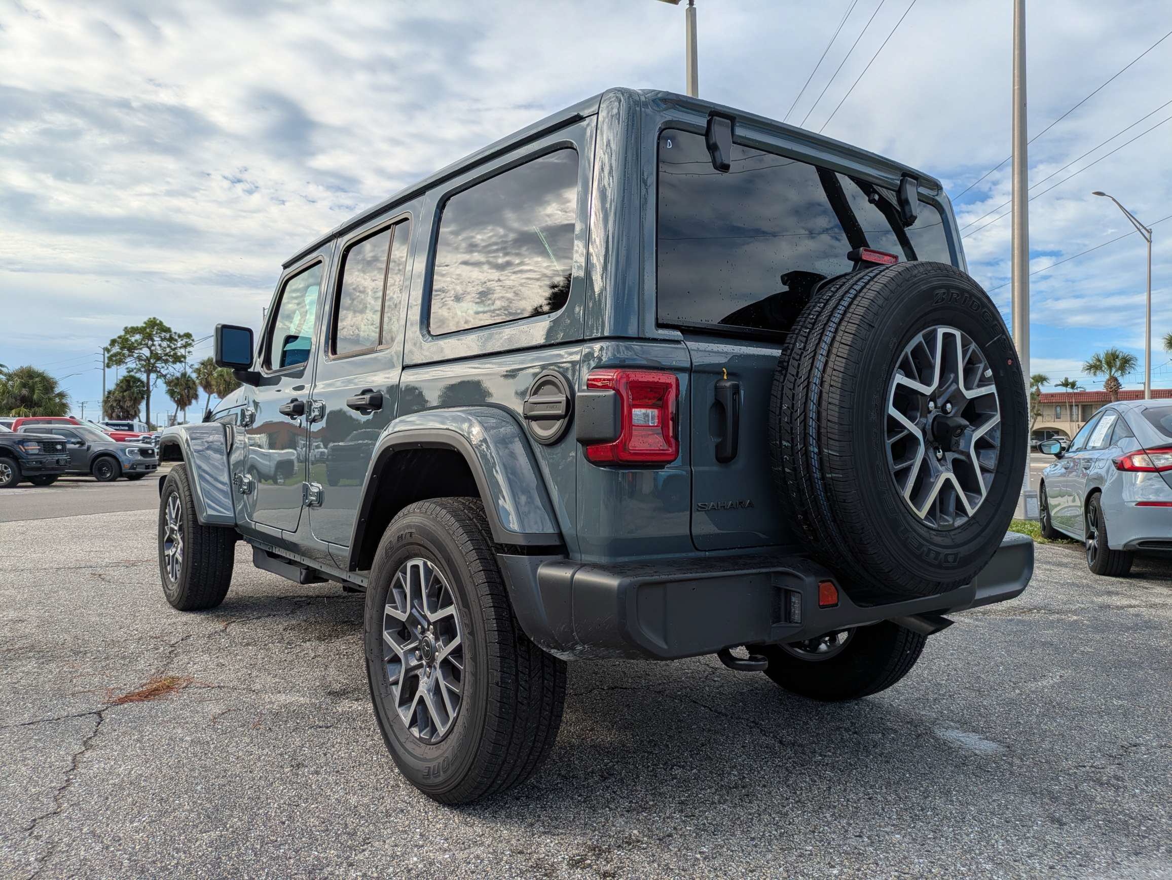 Used 2026 Jeep Wrangler Unlimited Sahara AWD/4WD image 6