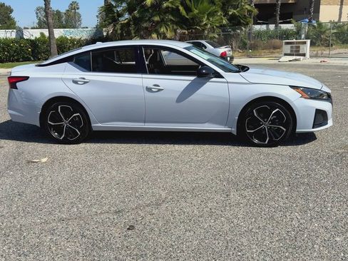 Used 2025 Nissan Altima 2.5 SR image 9