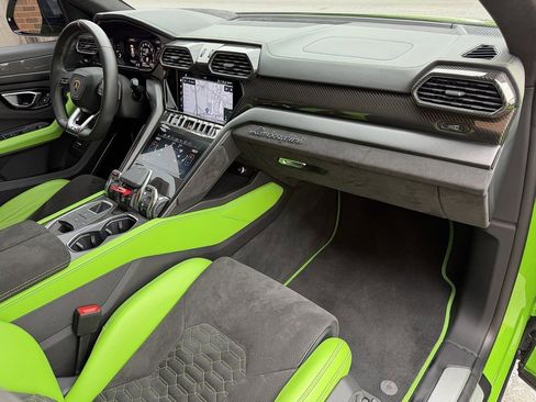 Used 2022 Lamborghini Urus image 22